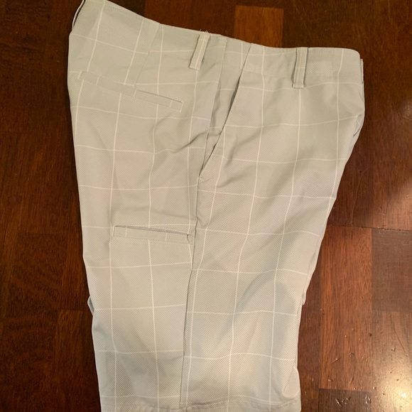 PGA TOUR MENS GOLF performance gray plaid SHORTS SIZE 32 - Picture 8 of 11